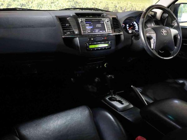 2015-Toyota-Fortuner-30-D-4D-4x4-Auto image:14