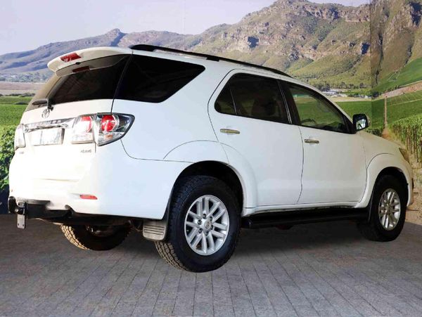 2015-Toyota-Fortuner-30-D-4D-4x4-Auto image:1