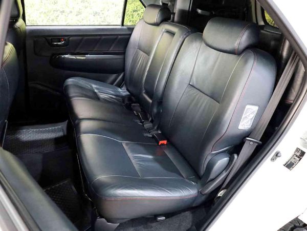 2015-Toyota-Fortuner-30-D-4D-4x4-Auto image:4
