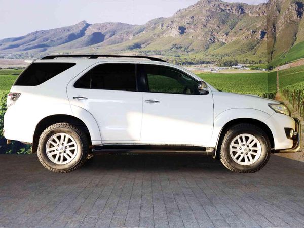 2015-Toyota-Fortuner-30-D-4D-4x4-Auto image:5