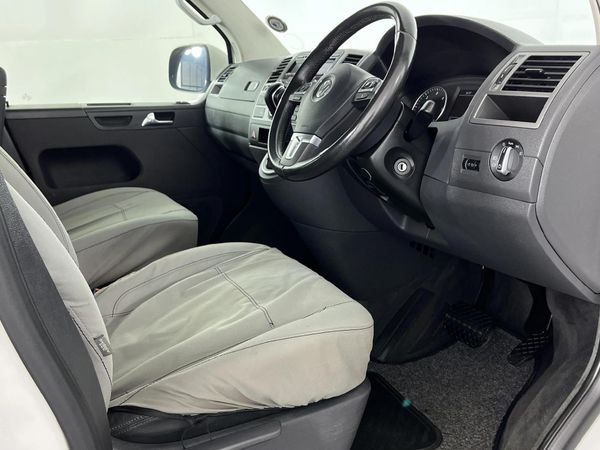 2014-Volkswagen-Caravelle-T5-20-BiTDI-Auto-4Motion image:9