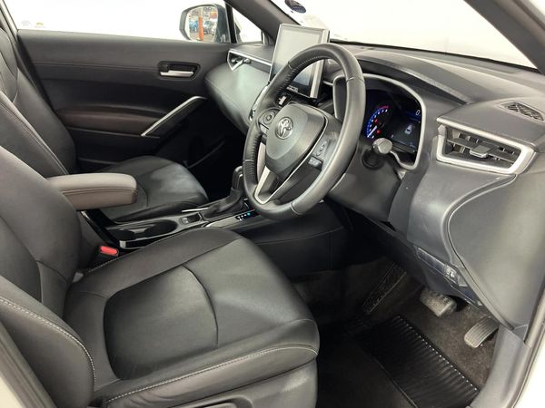 2025-Toyota-Corolla-Cross-18-XS image:9