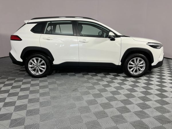 2025-Toyota-Corolla-Cross-18-XS image:16