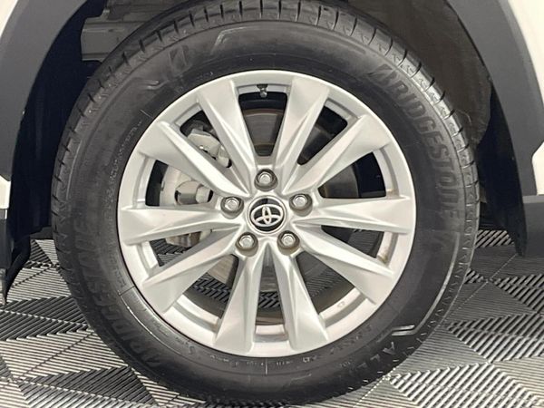 2025-Toyota-Corolla-Cross-18-XS image:4
