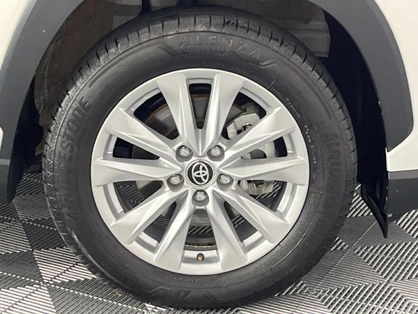 2025-Toyota-Corolla-Cross-18-XS image:5