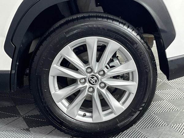 2025-Toyota-Corolla-Cross-18-XS image:6