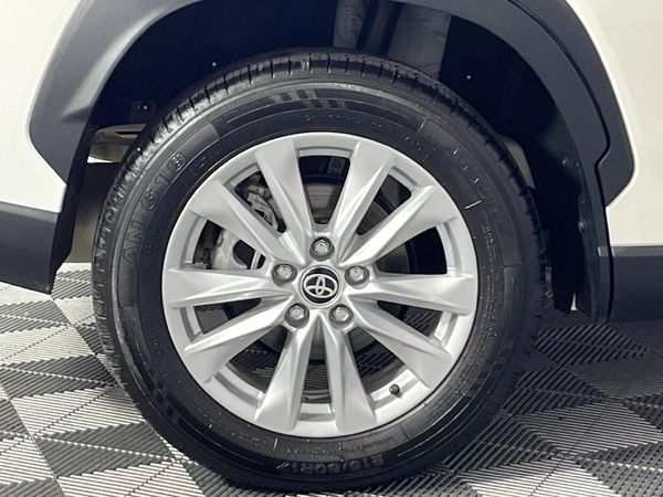 2025-Toyota-Corolla-Cross-18-XS image:7
