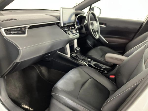 2025-Toyota-Corolla-Cross-18-XS image:8