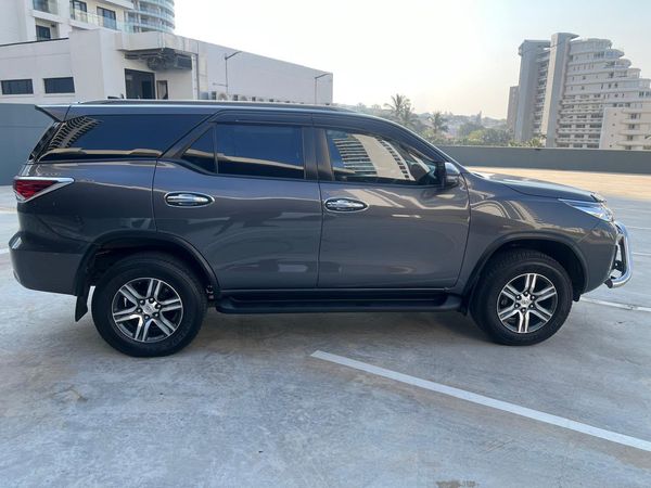 2021-Toyota-Fortuner-2019-Toyota-Fortuner-24GD-6-Auto image:8