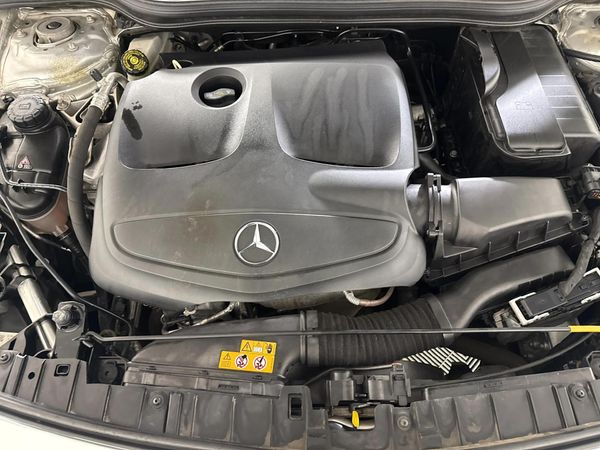 2020-Mercedes-Benz-GLA-200 image:12