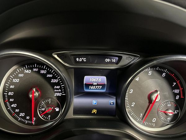 2020-Mercedes-Benz-GLA-200 image:2
