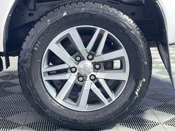 2016-Toyota-Hilux-28-GD-6-Raider-4x4-Double-Cab-Auto image:6