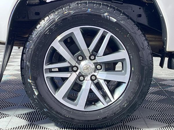 2016-Toyota-Hilux-28-GD-6-Raider-4x4-Double-Cab-Auto image:7