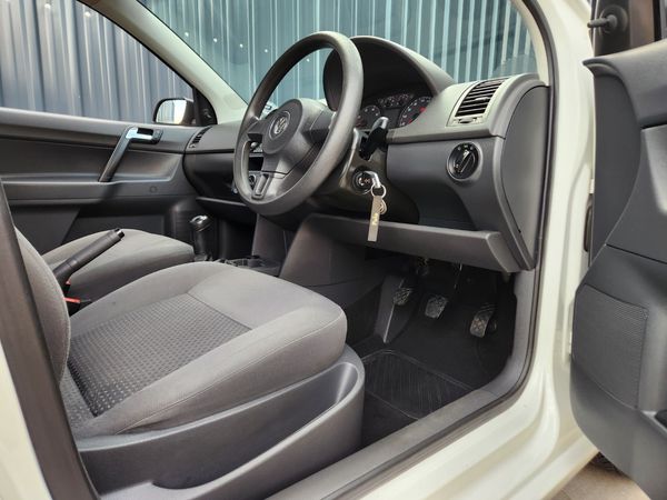 2014-Volkswagen-Polo-Vivo-14-Trendline-5-dr-ONE-OWNER image:9