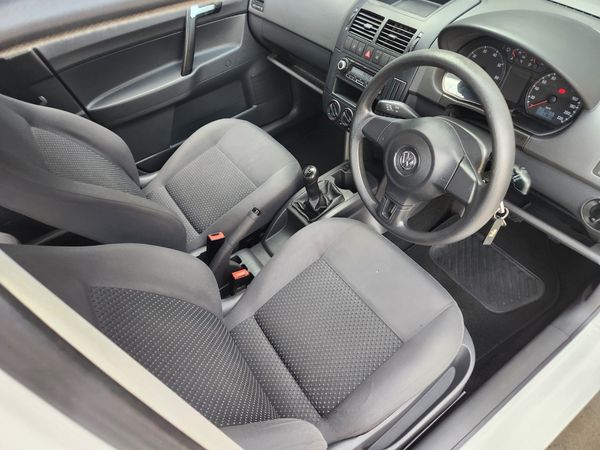 2014-Volkswagen-Polo-Vivo-14-Trendline-5-dr-ONE-OWNER image:10