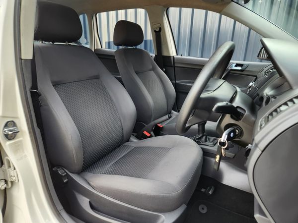 2014-Volkswagen-Polo-Vivo-14-Trendline-5-dr-ONE-OWNER image:11