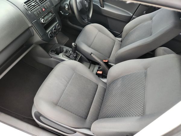 2014-Volkswagen-Polo-Vivo-14-Trendline-5-dr-ONE-OWNER image:13