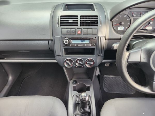 2014-Volkswagen-Polo-Vivo-14-Trendline-5-dr-ONE-OWNER image:15