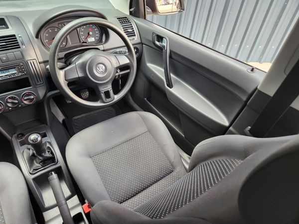 2014-Volkswagen-Polo-Vivo-14-Trendline-5-dr-ONE-OWNER image:17