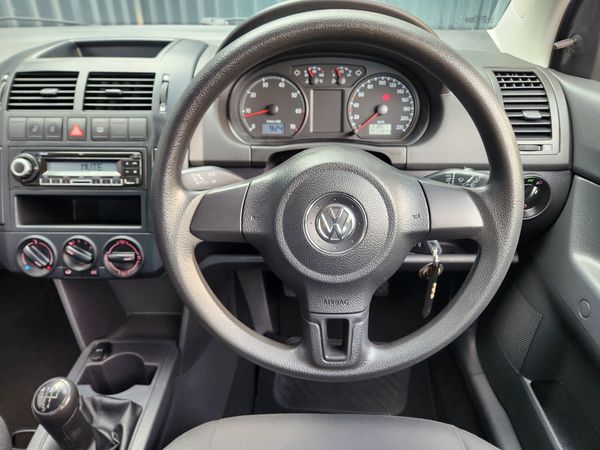 2014-Volkswagen-Polo-Vivo-14-Trendline-5-dr-ONE-OWNER image:18