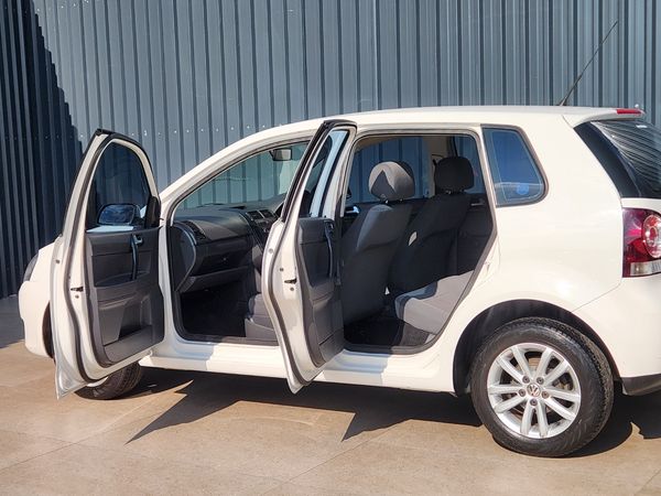 2014-Volkswagen-Polo-Vivo-14-Trendline-5-dr-ONE-OWNER image:8