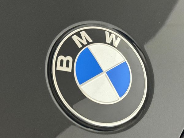 2022-BMW-3-Series-330i-Mzansi-Edition-Auto image:11