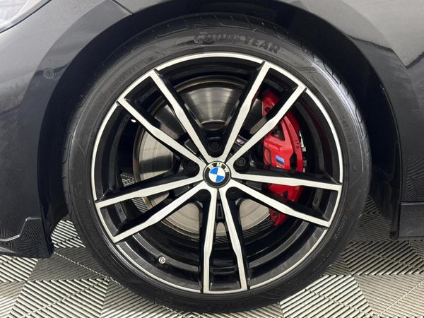 2022-BMW-3-Series-330i-Mzansi-Edition-Auto image:4