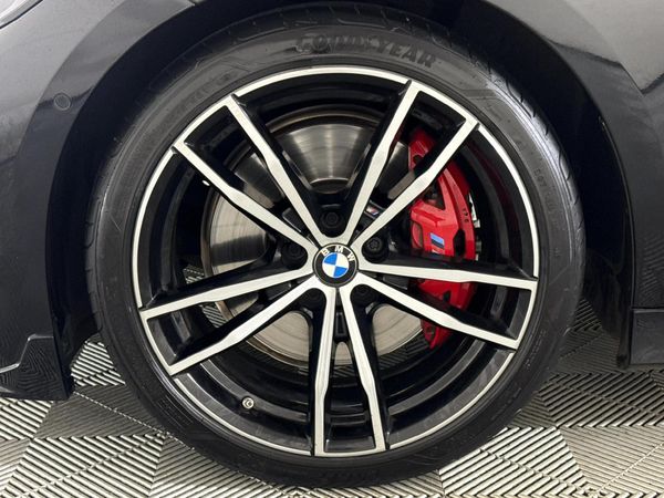 2022-BMW-3-Series-330i-Mzansi-Edition-Auto image:5