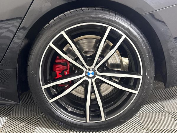 2022-BMW-3-Series-330i-Mzansi-Edition-Auto image:6