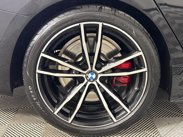 2022-BMW-3-Series-330i-Mzansi-Edition-Auto image:7
