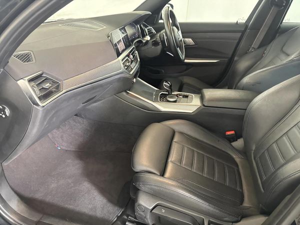 2022-BMW-3-Series-330i-Mzansi-Edition-Auto image:8