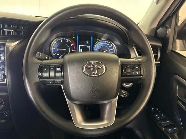 2022-Toyota-Fortuner-24-GD-6-4x4-Auto image:11