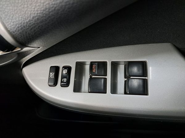 2013-Toyota-Corolla-16-Advanced-Auto image:11