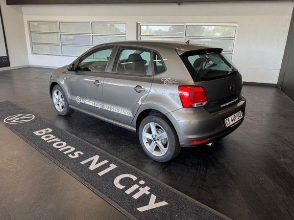 2021-Volkswagen-Polo-Vivo-16-Comfortline-Auto-5-dr image:4