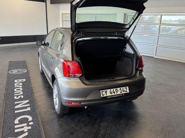 2021-Volkswagen-Polo-Vivo-16-Comfortline-Auto-5-dr image:5