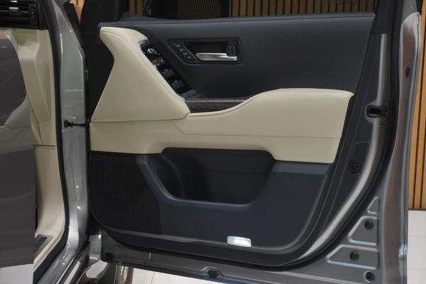 2026-Toyota-Land-Cruiser-300-V6-33D-ZX image:16