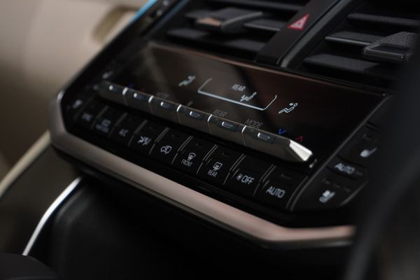 2026-Toyota-Land-Cruiser-300-V6-33D-ZX image:17