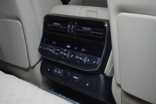 2026-Toyota-Land-Cruiser-300-V6-33D-ZX image:23