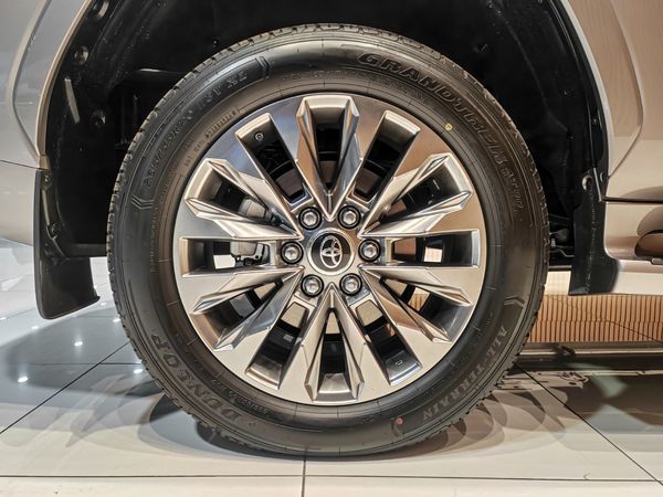 2026-Toyota-Land-Cruiser-300-V6-33D-ZX image:3