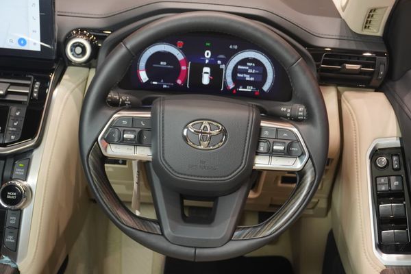 2026-Toyota-Land-Cruiser-300-V6-33D-ZX image:7