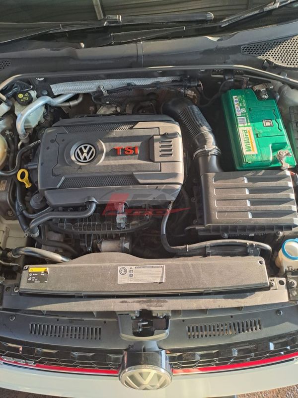 2017-Volkswagen-Golf-VII-GTI-20-TSI-Auto image:11