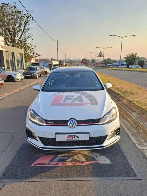 2017-Volkswagen-Golf-VII-GTI-20-TSI-Auto image:1