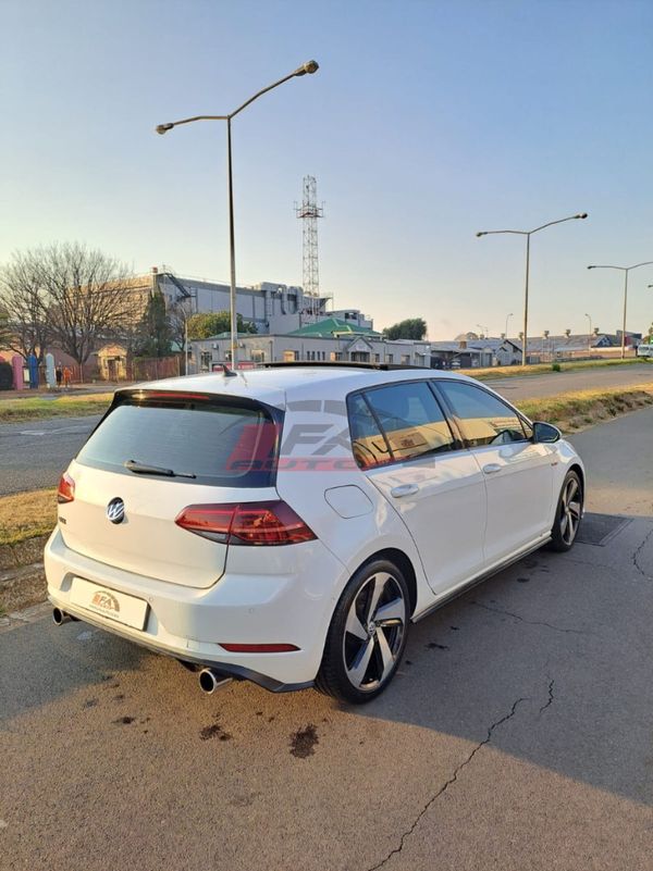 2017-Volkswagen-Golf-VII-GTI-20-TSI-Auto image:4