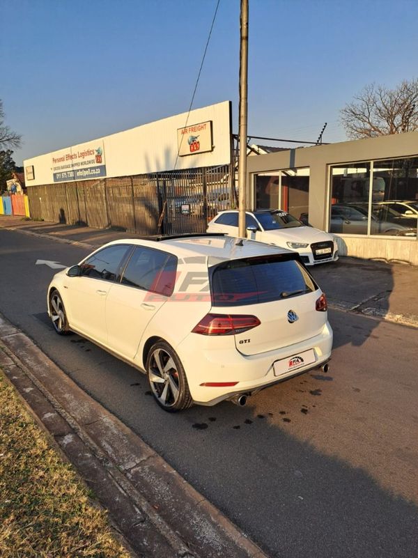 2017-Volkswagen-Golf-VII-GTI-20-TSI-Auto image:6