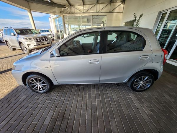 2016-Toyota-Etios-15-XS-5-dr image:3