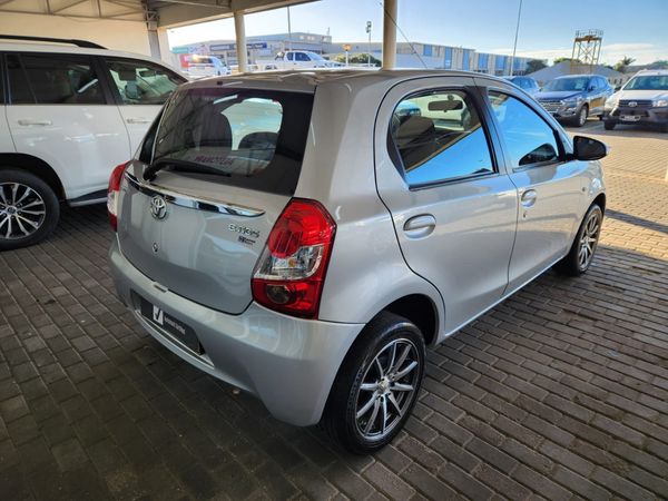 2016-Toyota-Etios-15-XS-5-dr image:6