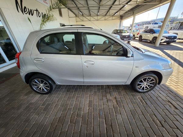 2016-Toyota-Etios-15-XS-5-dr image:7