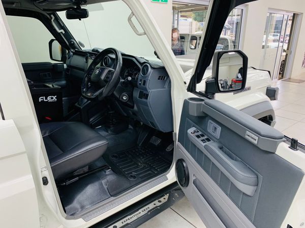 2025-Toyota-Land-Cruiser-79-28-GD-6-Auto-Double-Cab image:2