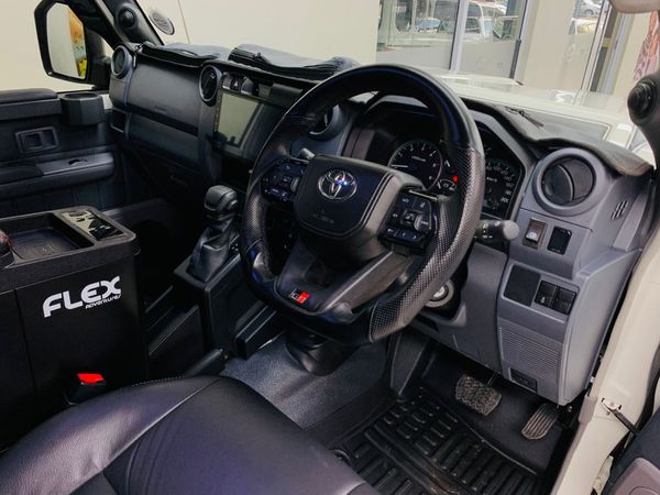 2025-Toyota-Land-Cruiser-79-28-GD-6-Auto-Double-Cab image:3