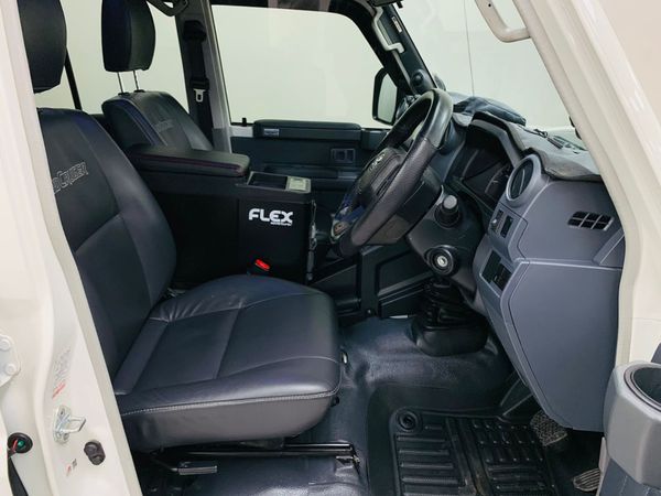 2025-Toyota-Land-Cruiser-79-28-GD-6-Auto-Double-Cab image:5
